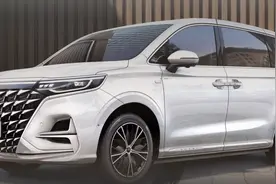 荣威iMAX8：真正“豪华大7座”商务车，2.0L+8AT，喝92油才16万图片