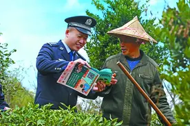 “太方便了，现在一个窗口就能办成了”图片