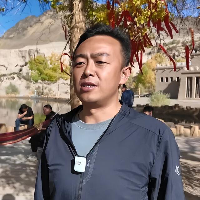 金色胡杨“绘”美景 国庆假期阿克塞多坝沟胡杨峡人气“狂飙”