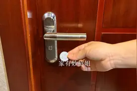 门被反锁了怎么办？只需一枚硬币，一秒将门打开，看完涨知识图片