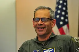 美军新锐战机重返琉球，3年才交付4架，“威慑中国”遥遥无期图片