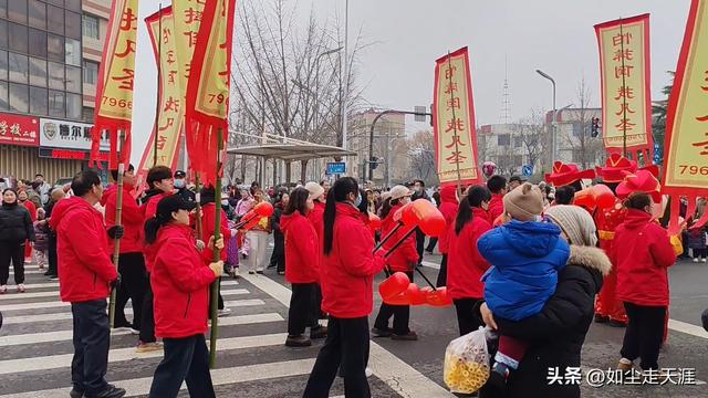 临淄扮玩，人山人海，热闹非常
