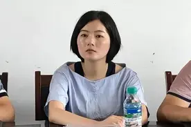 从紧身衣到乡书记：李佩霞的升迁之路到底有何秘密？图片