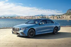新车 | 售96.26万元起/全系标配动态星徽迎宾灯，2025款奔驰S级上市图片