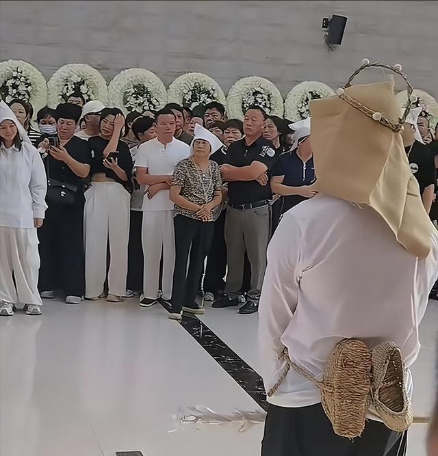 又一位明星抗癌失败！走上朱媛媛后路，迈巴赫送行，打百万抗癌针