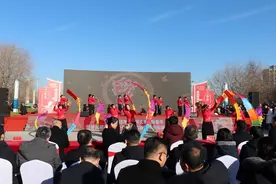 山东菏泽：“文化味”与“烟火气”交融并存的黄河大集图片