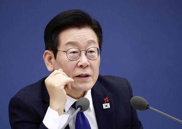 吃完了酒席，李在明启程离京，临走前终于对华改口	，一个时代告终