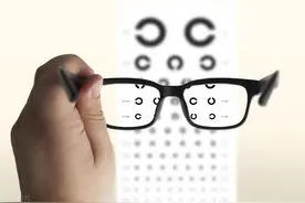 糖尿病眼病，视力模糊，别再乱用眼药水了，做好这两点最重要图片