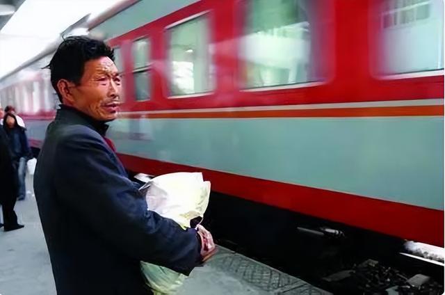 20年前，那个背好友尸体回乡被对方家人埋怨的农民工，后来怎样了