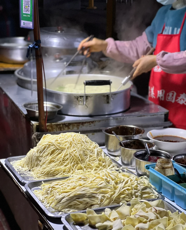 菜鸟驿站开不下去，去开个面馆，还是半年就关了，直呼实体太难干
