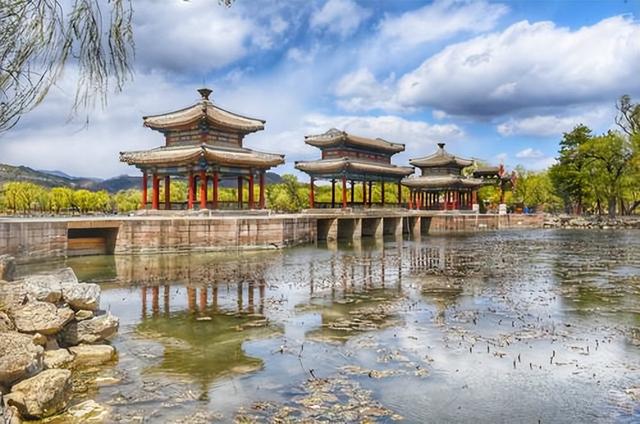 承德“双子星”市区名场面，一个白天圈粉，一个夜晚爆单名场面