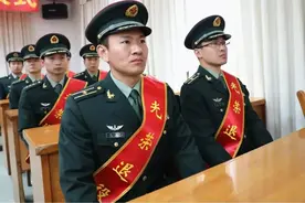 对那些选择“逐月”的战友，要想给他们说点什么呢？图片