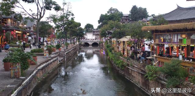 丽江古城大水车及周边景色