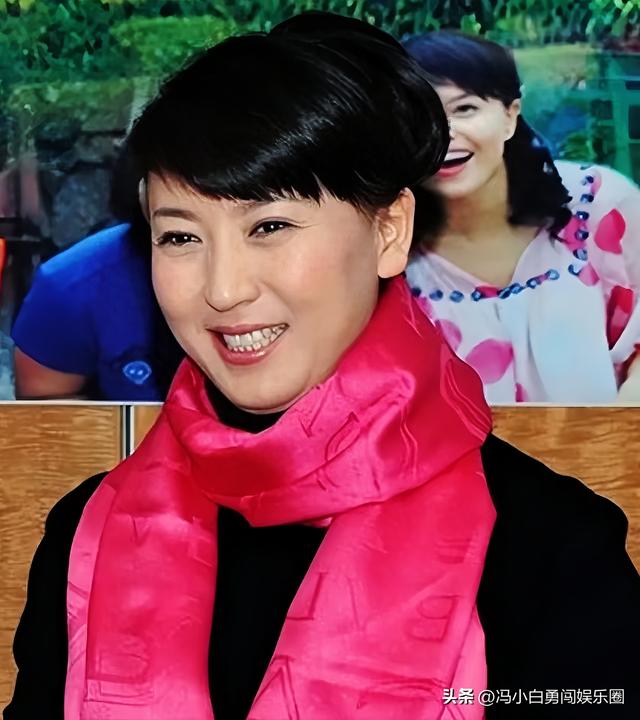 演员闫学晶直播哭穷代价有多大？从嘴硬到发七千字长文道歉