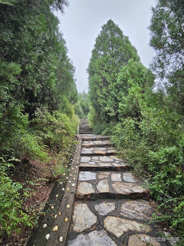 走吧，天亮就出发，向大山进发，登顶成功，享受超越自我的快乐吧