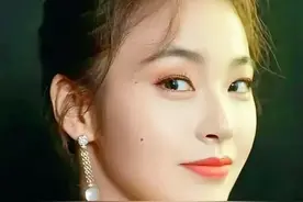 温文尔雅，端庄秀丽，身姿曼妙的张佳宁，美丽动人的写真照图片