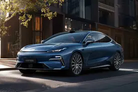 吉利“帕梅”终于来了，车长5米配无框车门，综合续航1600km图片