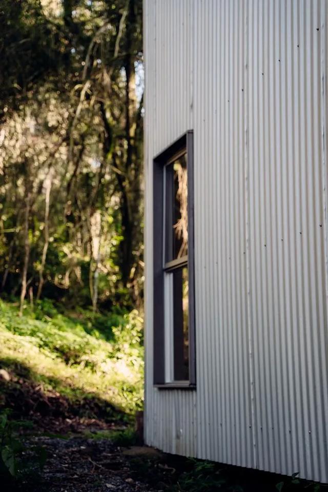 35㎡的森林拥抱,沉浸式短住秘境小屋
