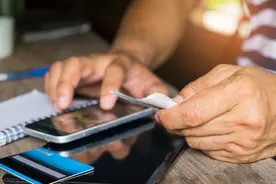 为什么好多人跑去农村收旧手机，收回来做什么呢？图片