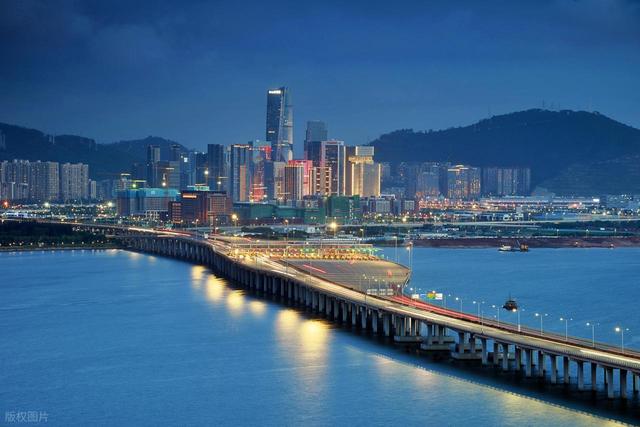 深圳把人看懵了：地铁像方便面，海山一伸手就到