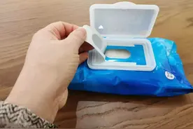 有一种“假干净”叫湿纸巾擦孩子屁屁，方便了家长，害苦了娃图片