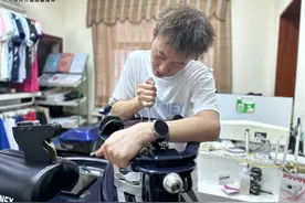 “月入三四万”上热搜 球拍穿线师受欢迎图片