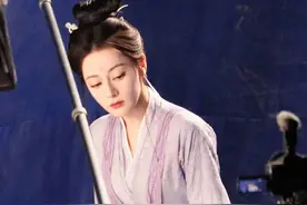 迪丽热巴新剧造型曝光 紫色古装配额上花钿好温婉图片