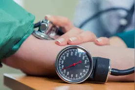 65岁以上老年人血压多少才算正常？不同情况，目标值不同图片