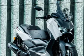 雅马哈推出全新2025 Xmax 300改款，TechMax+版本有更高级配备！图片