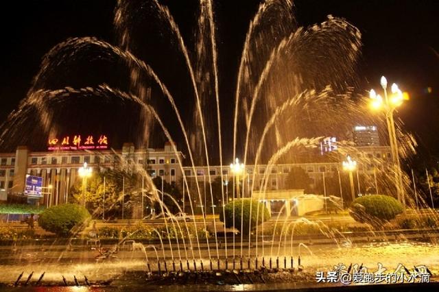 成都天府广场喷泉：水舞灵动映蓉城