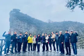 张家界的山上，“长”满了韩国人？图片