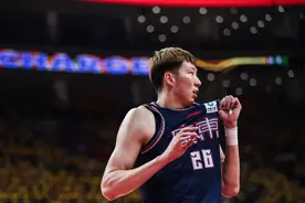 周琦炮轰赞助商风波发酵，广东跟队记者被指背刺大魔王，球迷痛批图片