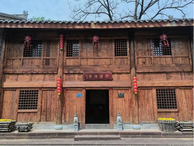 五一走进两当，追寻红色记忆