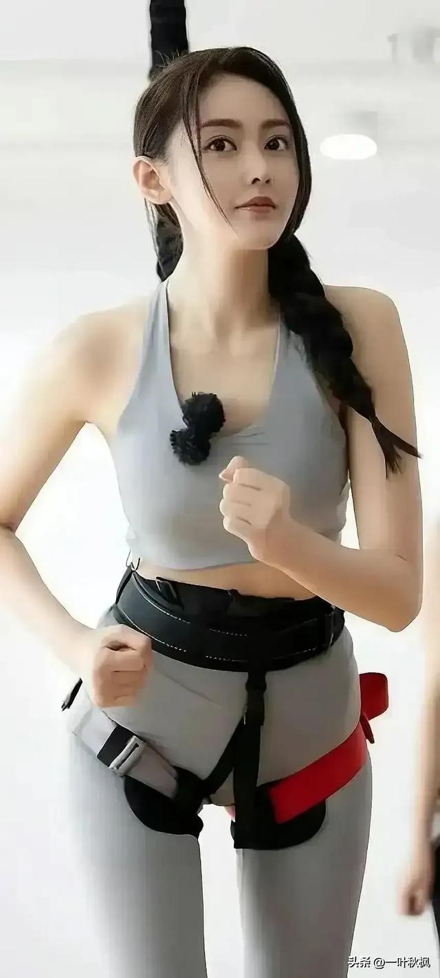 张天爱名场面：只要她自己不尴尬	，尴尬的就是别人！