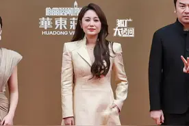 华表奖红毯，自然光让女明星原形毕露，没一个好看的！图片