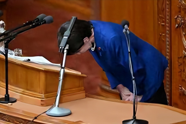 禁令生效，中方对日称呼已变，日右翼开始反水，枪口对准高市早苗