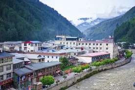 西藏有个繁华的边陲小城，森林茂密物产丰富，堪称风水宝地图片