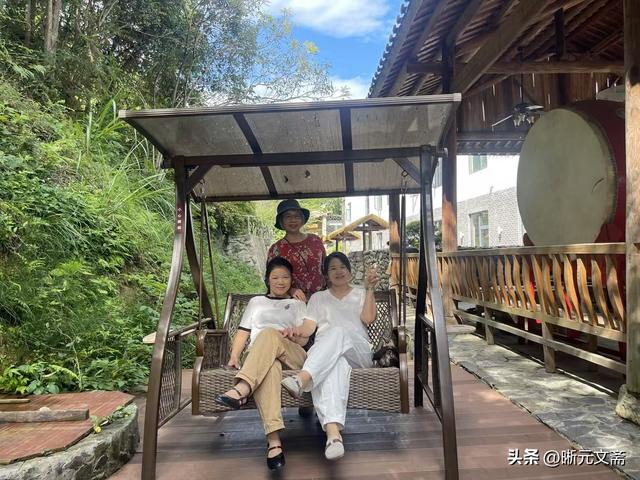 德隆山庄的故事：阿娇和阿兰。