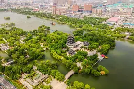 共10项，济南市人民政府2025年度重大行政决策事项目录公布图片