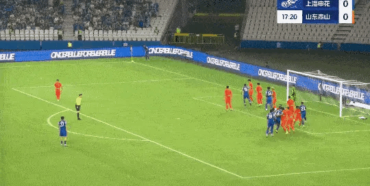 一场3-3！4.7万球迷怒了！狂嘘谢场球员，围堵逼停董事长专车狂骂