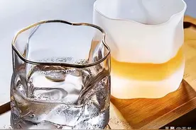 “毒玻璃杯正在悄悄危害你的健康，快来看看你用的是哪款！”图片