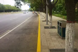 乌海马路牙子上划黄线？啥意思？？？图片