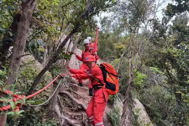 27岁男子秦岭徒步失联，母亲出面不让救，搜救员找到人后愣在原地