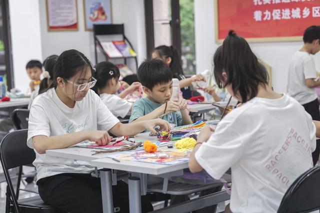 青春助力“百千万工程” ｜广州城市理工学院“璀璨之星”实践团:当非遗遇上AI，传统与科技的美学对话