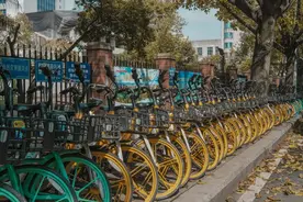 乱停放、不清运怎么办？苏河议事厅 “共享单车治理”大讨论，社会各界热烈发声图片