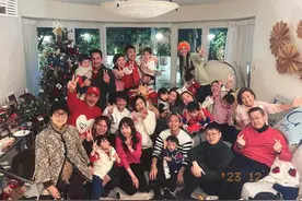 郑嘉颖夫妇邀群星过圣诞！铁马家族全员缺席，真兄弟黄智贤撑场图片