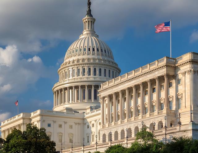 欠工资还画饼！欧洲多国上门讨债，特朗普大手一挥，撒钱豪赌选票