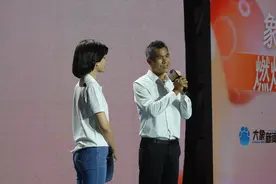 80后“白发校长”张鹏程的新目标 | 面孔图片