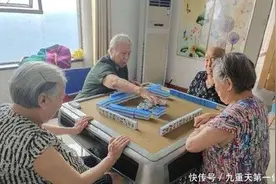 四川内江93岁苏大爷，打麻将38年自述：“麻将三男一女忌讳”图片
