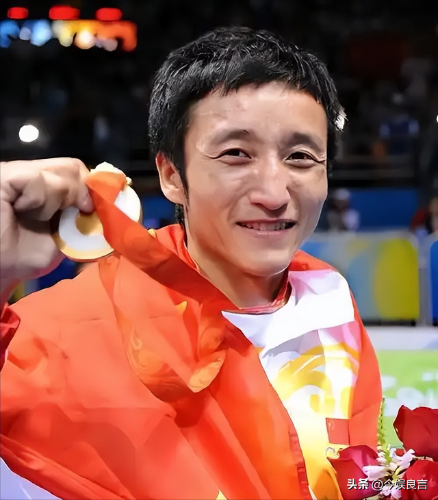 里子面子都没了！赔光2亿后，妻子深夜亲手撕下邹市明最后的体面